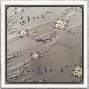 🎈Accepting Offers on All Shoes! 😃 Bundle & Save! 🛍️